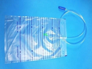 中国 ねじが付いている使い捨て可能な医学プロダクト尿袋 2000ml、十字弁押します サプライヤー